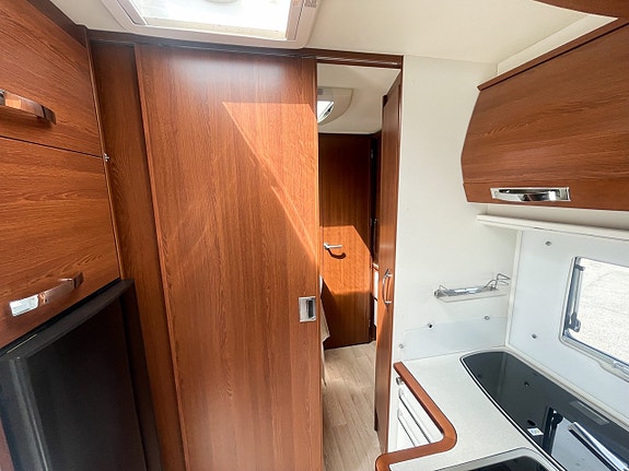 Rapido 650F - Queenbed, Taksäng, 5 åkande, 3500kg 10 of 18