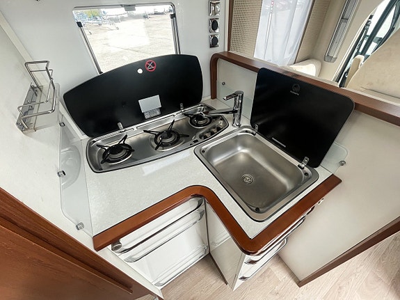 Rapido 650F - Queenbed, Taksäng, 5 åkande, 3500kg 8 of 18