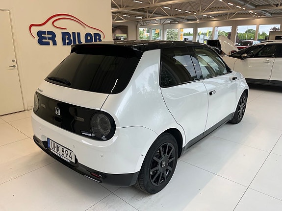 Honda e 3 of 5