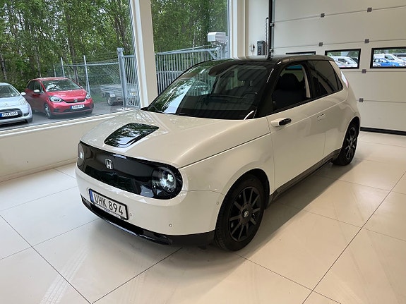 Honda e 2 of 5