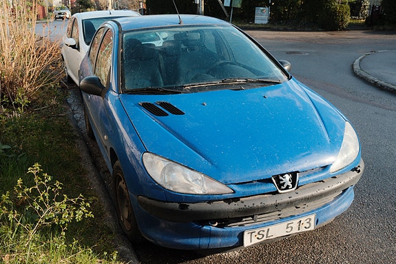 Peugeot 206 2 of 5