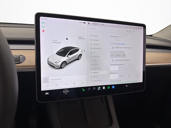 Tesla Model Y 24 of 30