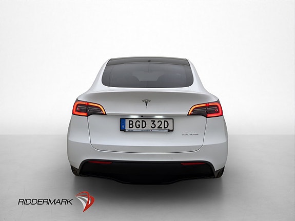 Tesla Model Y 8 of 30