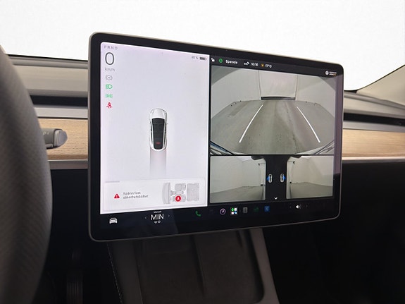 Tesla Model Y 16 of 30
