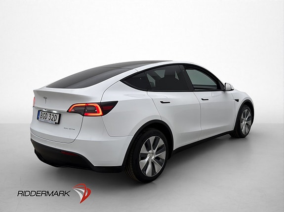 Tesla Model Y 9 of 30