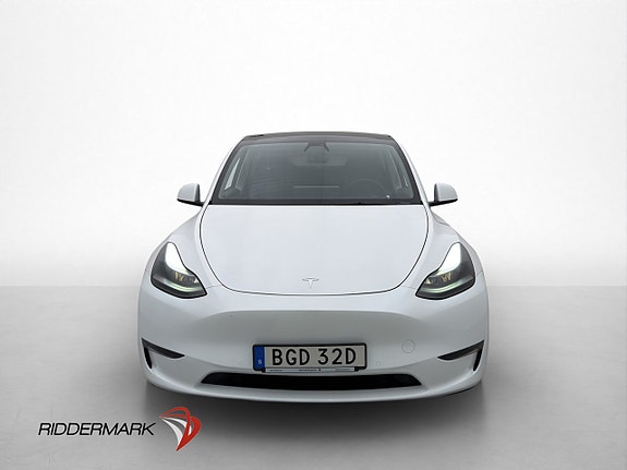 Tesla Model Y 3 of 5