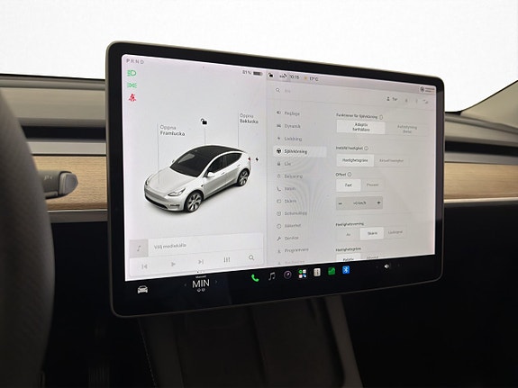 Tesla Model Y 22 of 30