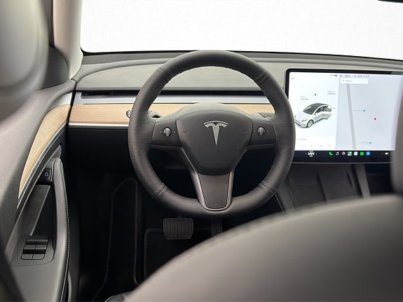 Tesla Model Y 12 of 30