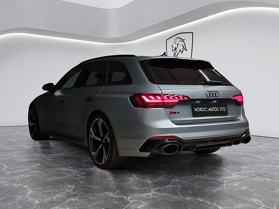 Audi RS4 3 of 5