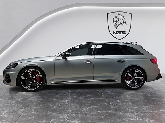 Audi RS4 2 of 5