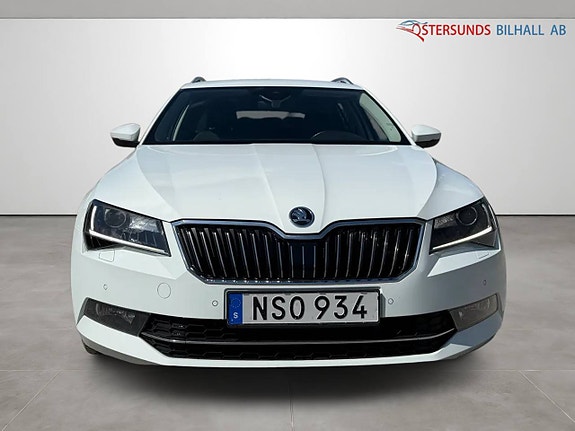 Skoda Superb 2 of 5