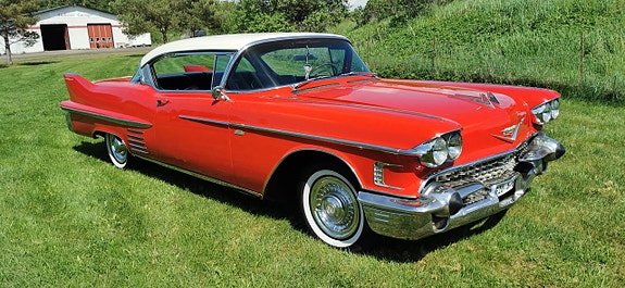 Cadillac Coupé DeVille 3 of 5