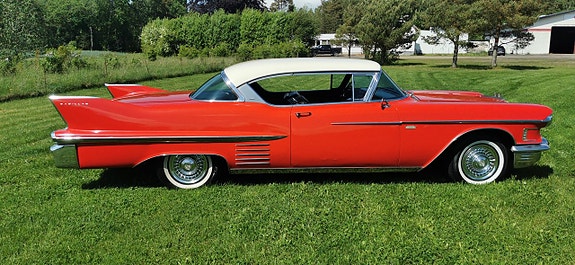 Cadillac Coupé DeVille 4 of 5