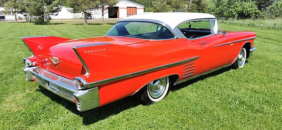 Cadillac Coupé DeVille 5 of 5