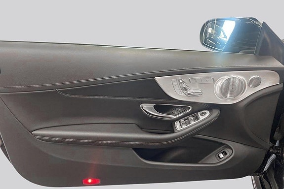 Mercedes-Benz C300 10 of 15