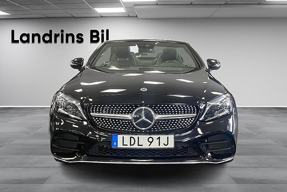 Mercedes-Benz C300 2 of 5