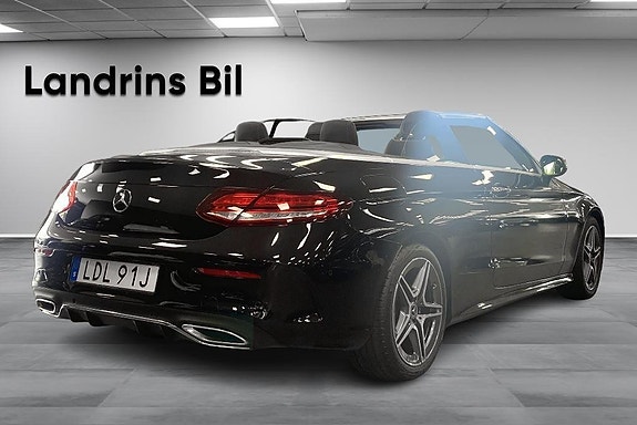 Mercedes-Benz C300 7 of 15