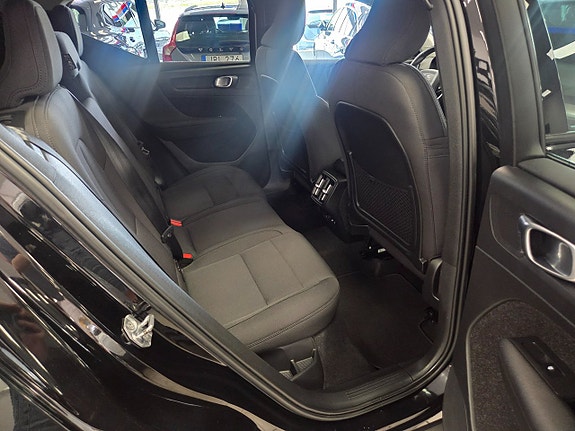 Volvo XC40 12 of 26