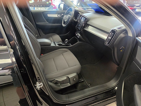 Volvo XC40 14 of 26
