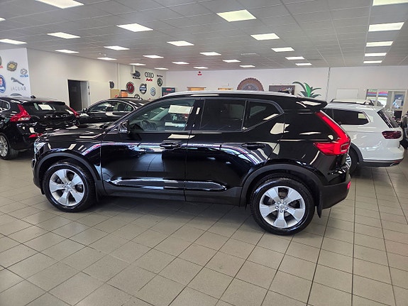 Volvo XC40 3 of 5