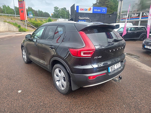 Volvo XC40 4 of 5