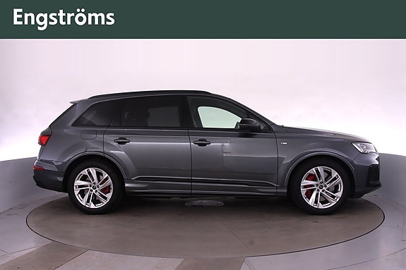 Audi Q7 2 of 5