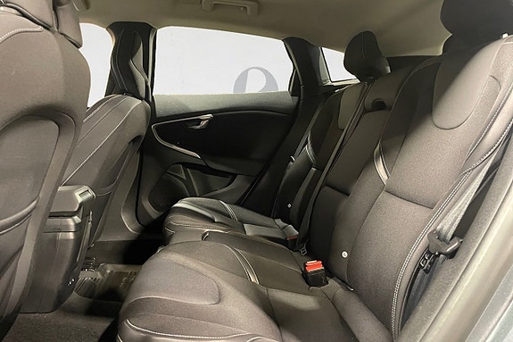 Volvo V40 14 of 16