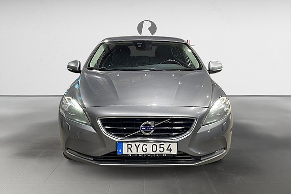 Volvo V40 10 of 16