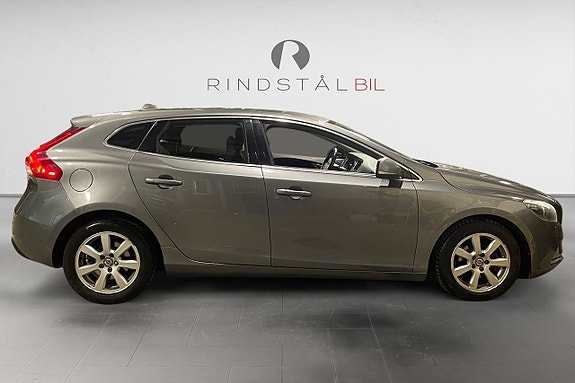 Volvo V40 8 of 16