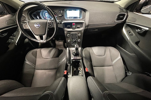 Volvo V40 11 of 16
