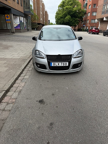 Volkswagen Golf V 2 of 5