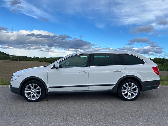 Skoda Superb 2 of 5