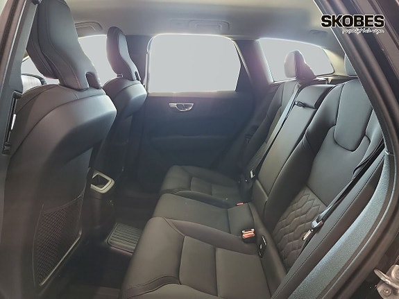 Volvo XC60 9 of 19