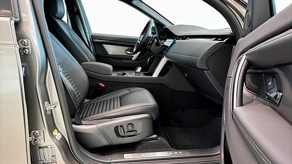 Land Rover Discovery Sport 3 of 5