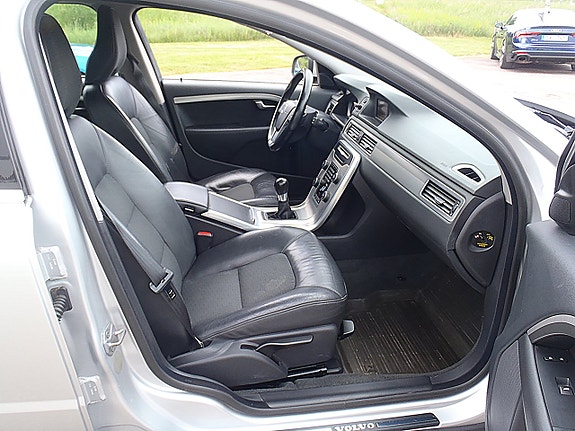 Volvo V70 8 of 14