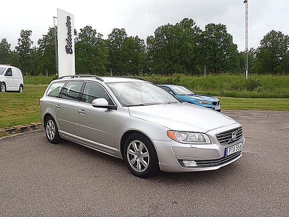 Volvo V70 2 of 5