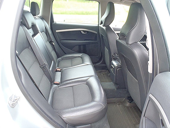 Volvo V70 9 of 14