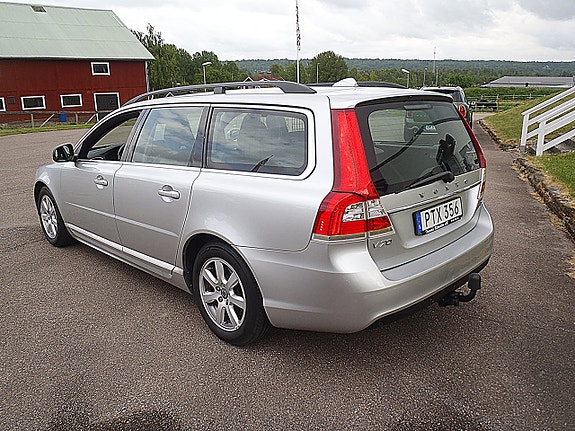 Volvo V70 4 of 5