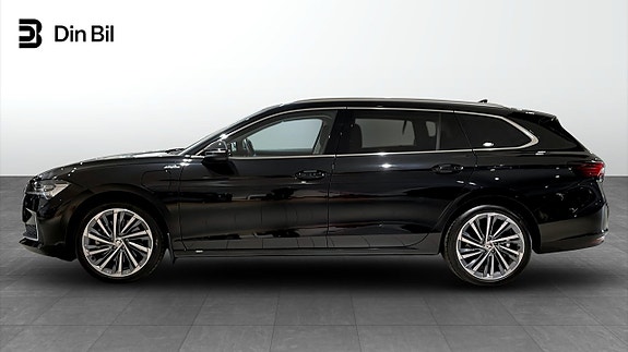 Skoda Superb 2 of 5