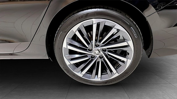 Skoda Superb 6 of 14