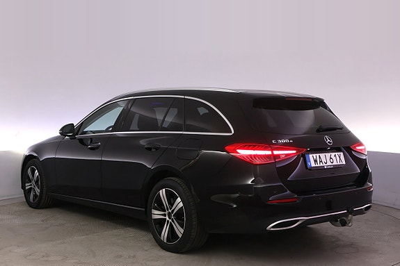 Mercedes-Benz C300 4 of 5