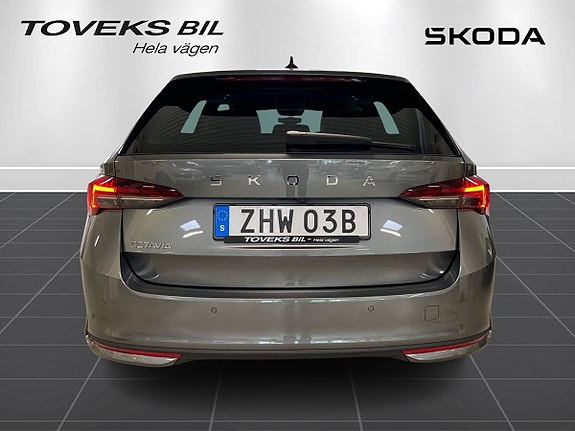 Skoda Octavia 2 of 5