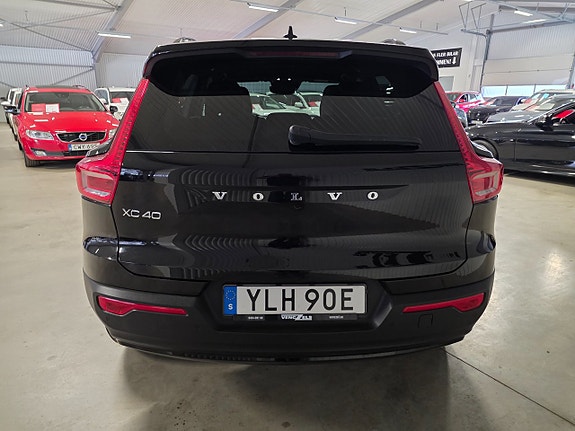 Volvo XC40 4 of 5