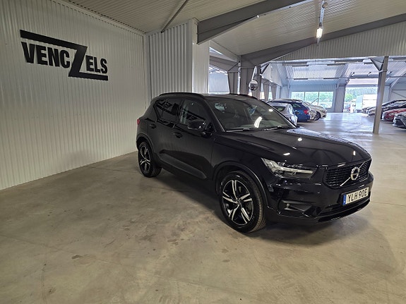 Volvo XC40 2 of 5