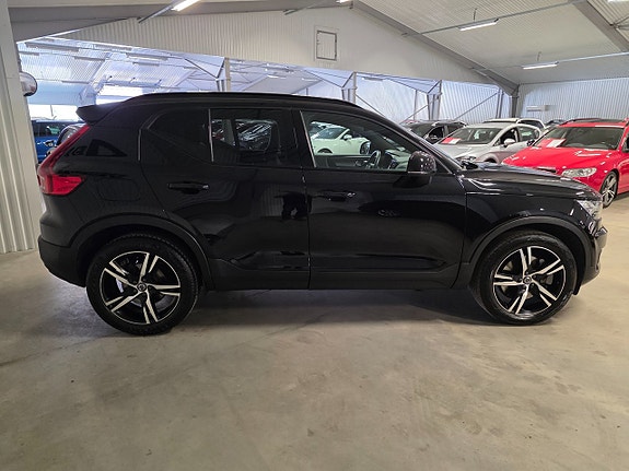 Volvo XC40 3 of 5