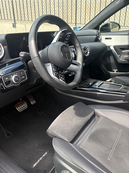 Mercedes-Benz A250 e 4 of 5
