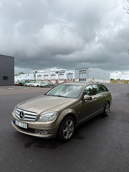 Mercedes-Benz C180 2 of 5
