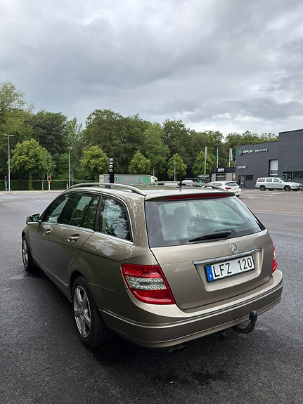 Mercedes-Benz C180 3 of 5