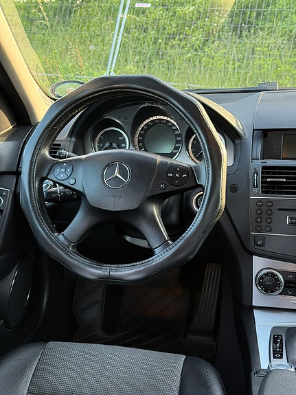 Mercedes-Benz C180 5 of 5