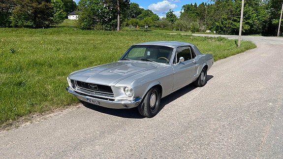 Ford Mustang 3 of 5